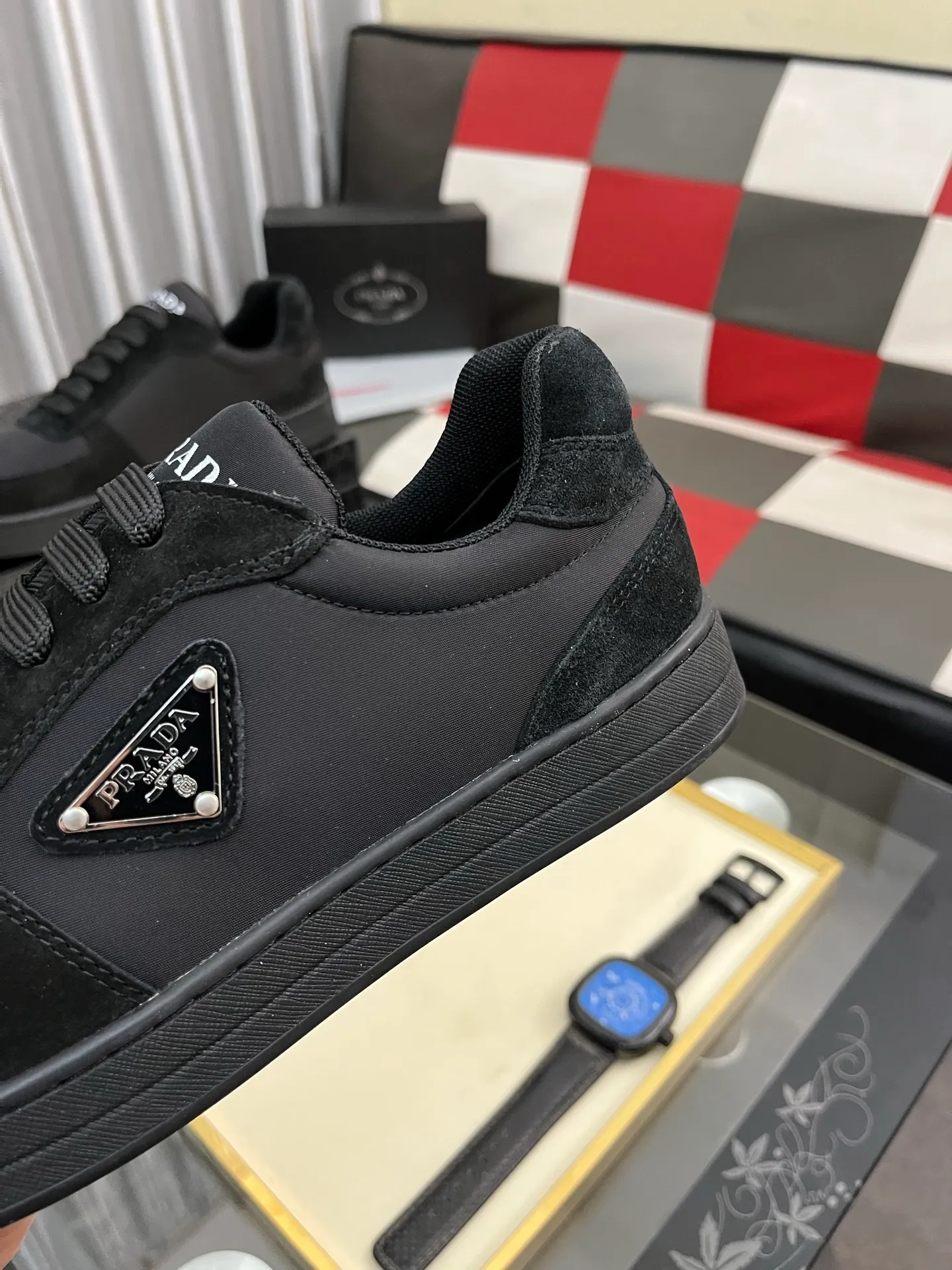 Men's shoes 💰440⌚️⌚️【PRADA】Prada ~ unique and casual style. New models from Prada official website are coming [Celebrate][Celebrate]🏃High-end brand casual shoes ➕Full set of packaging😍😍 Men's 2023 counters are on sale simultaneously, Italian imported brands select first-layer Italian cowhide. 🐑Sheepskin lining (refuses to discolor and rub feet) Sole: Original sole specially provided by the original factory 🎬Better in kind Size number: 38-444️⃣Colors available